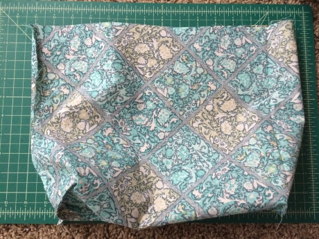 I made a second bag for lining. I didn't want ugly seams showing, so I inserted this second bag into the first bag.