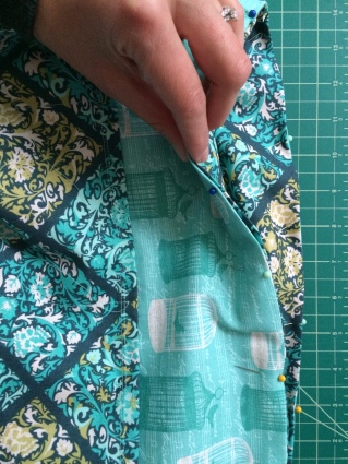 I inserted the inner bag to the outer bag and pinned everything down - almost ready to sew.